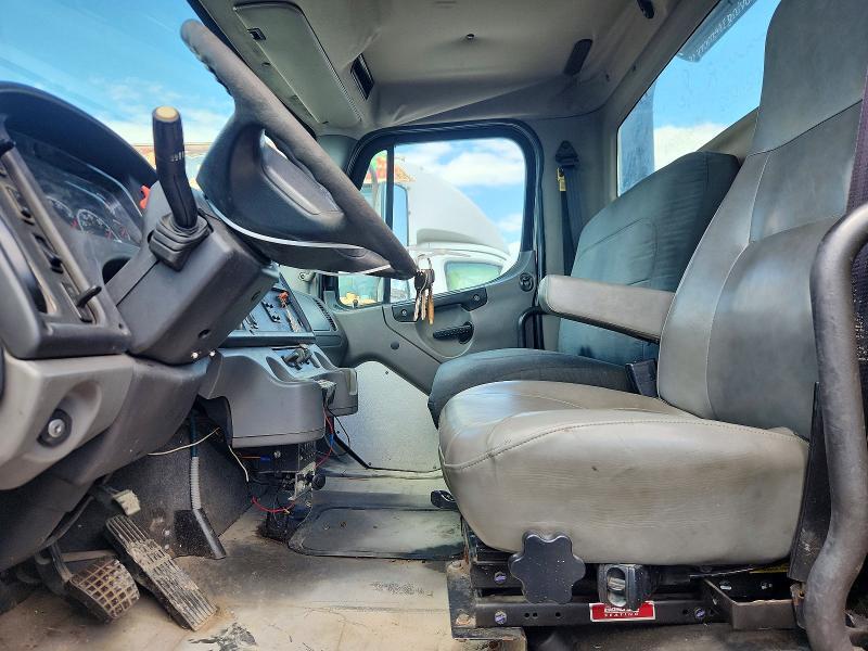 2007 Freightliner M2 106 MED-Flat BED Truck