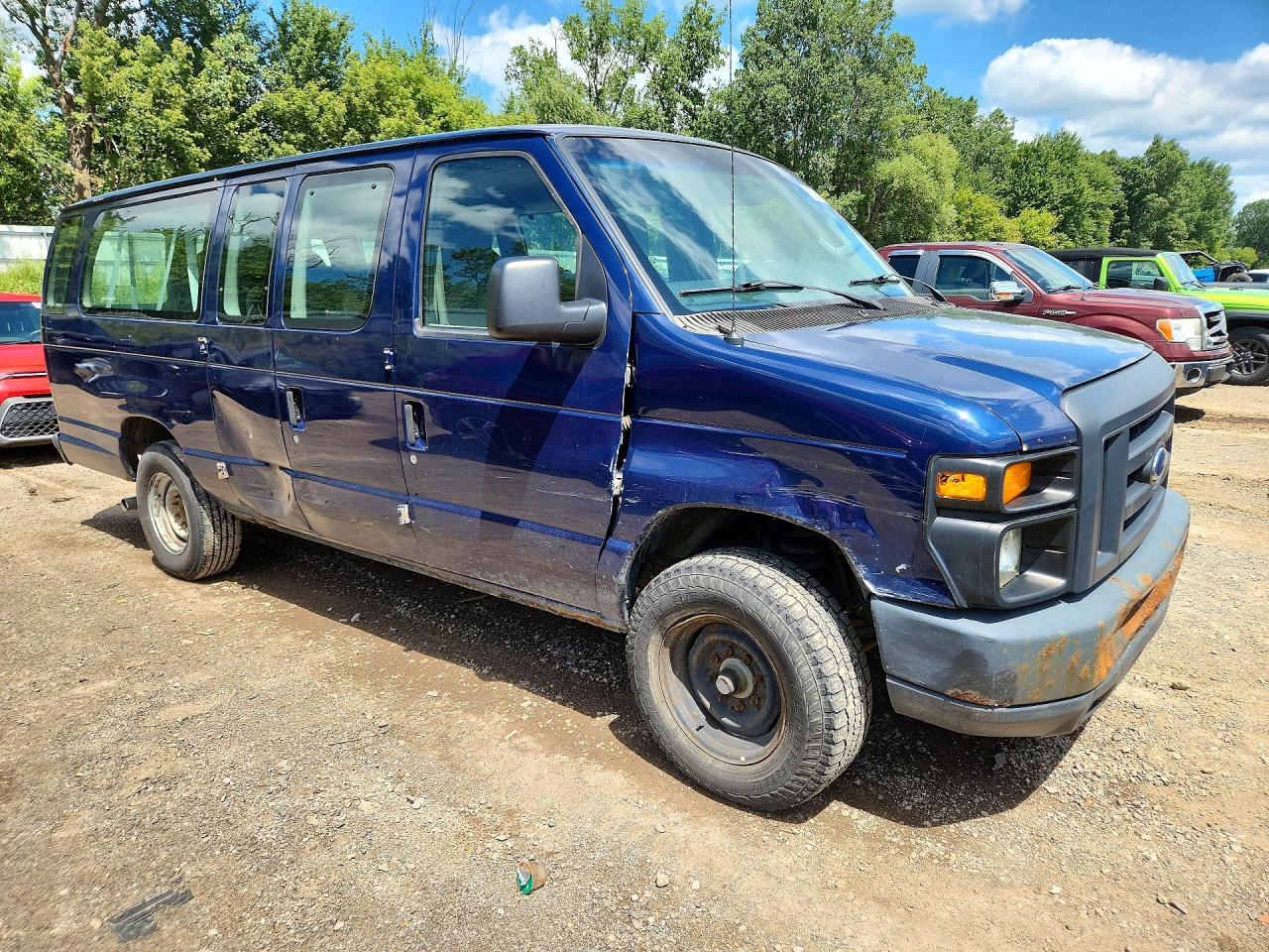 2013 Ford Econoline E350 Super Duty Wagon