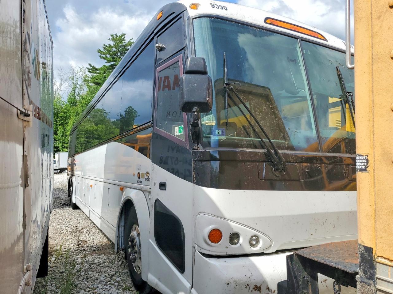 2010 MCI 2010 Motor Coach Industries D4505 Coach Bus