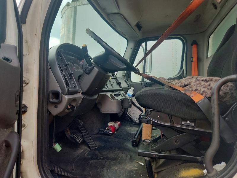 2015 Freightliner Business Class M2 box Truck
