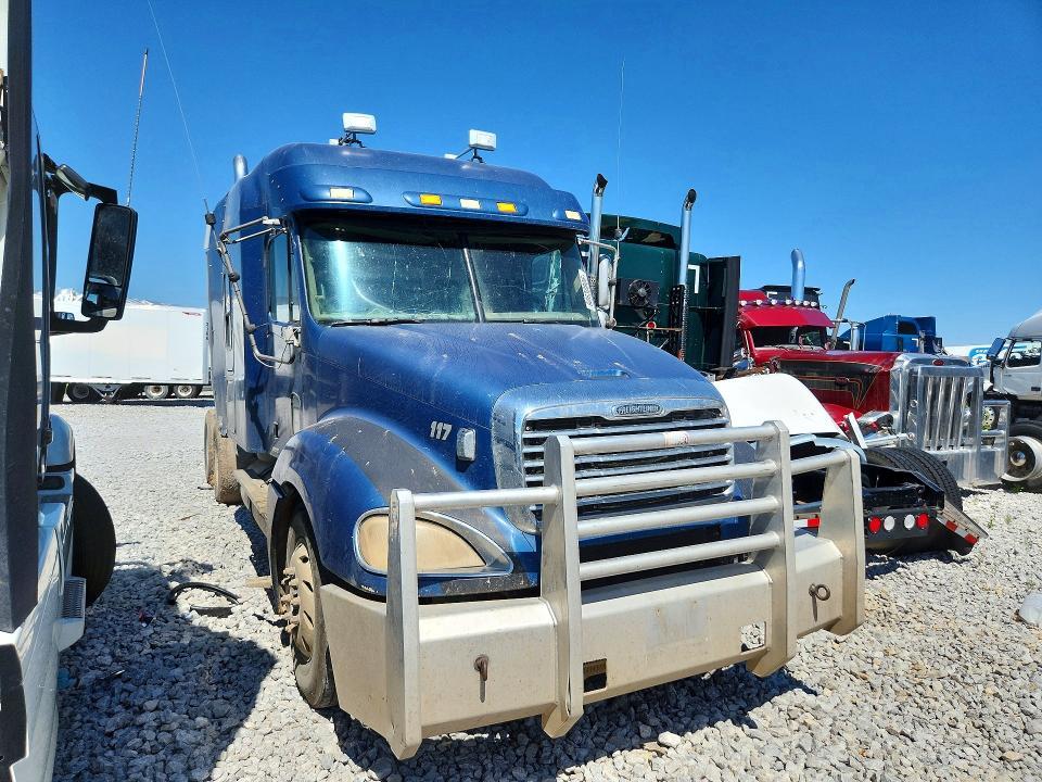 2005 Freightliner Columbia 120 Semi Truck