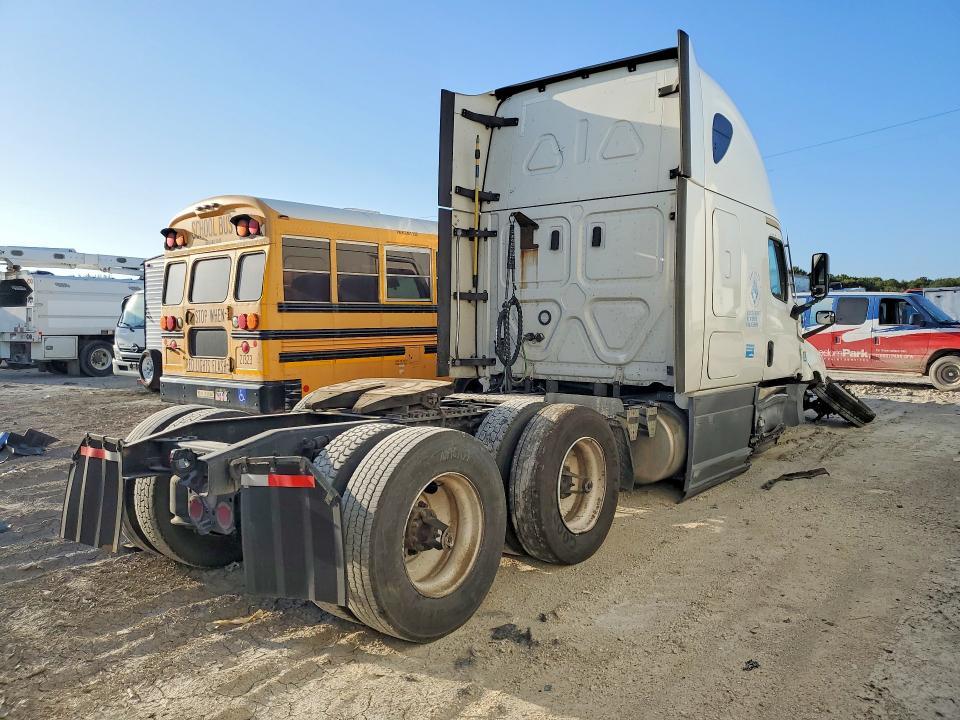2021 Freightliner Cascadia 126 Semi Truck