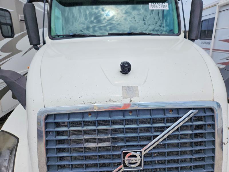 2016 Volvo VNL Semi Truck