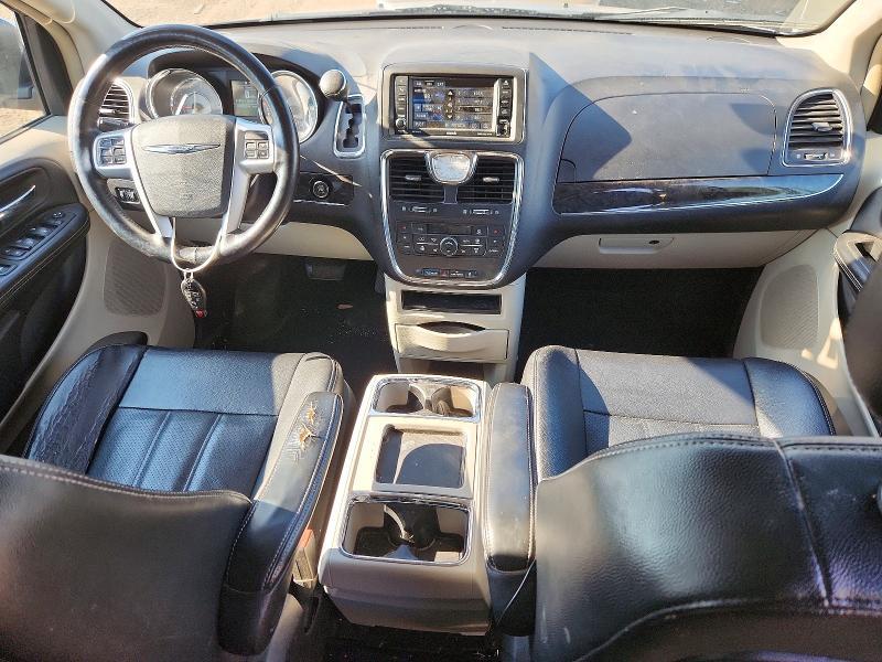 2015 Chrysler Town & Country Touring l