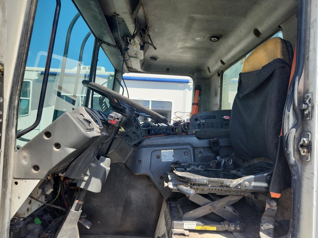 2010 Mack 600 MRU600