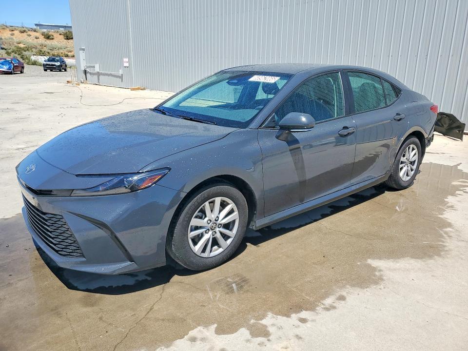 2025 Toyota Camry le