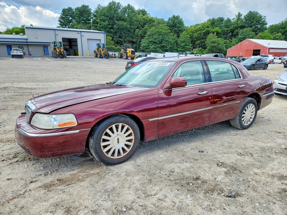 2004 Lincoln Town Car Executive