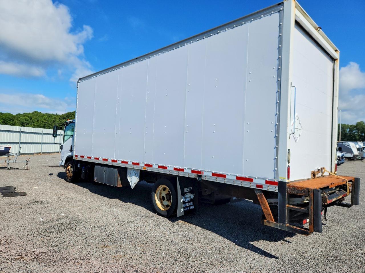2017 Isuzu NRR-BOX Truck