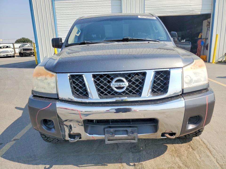 2012 Nissan Titan SV
