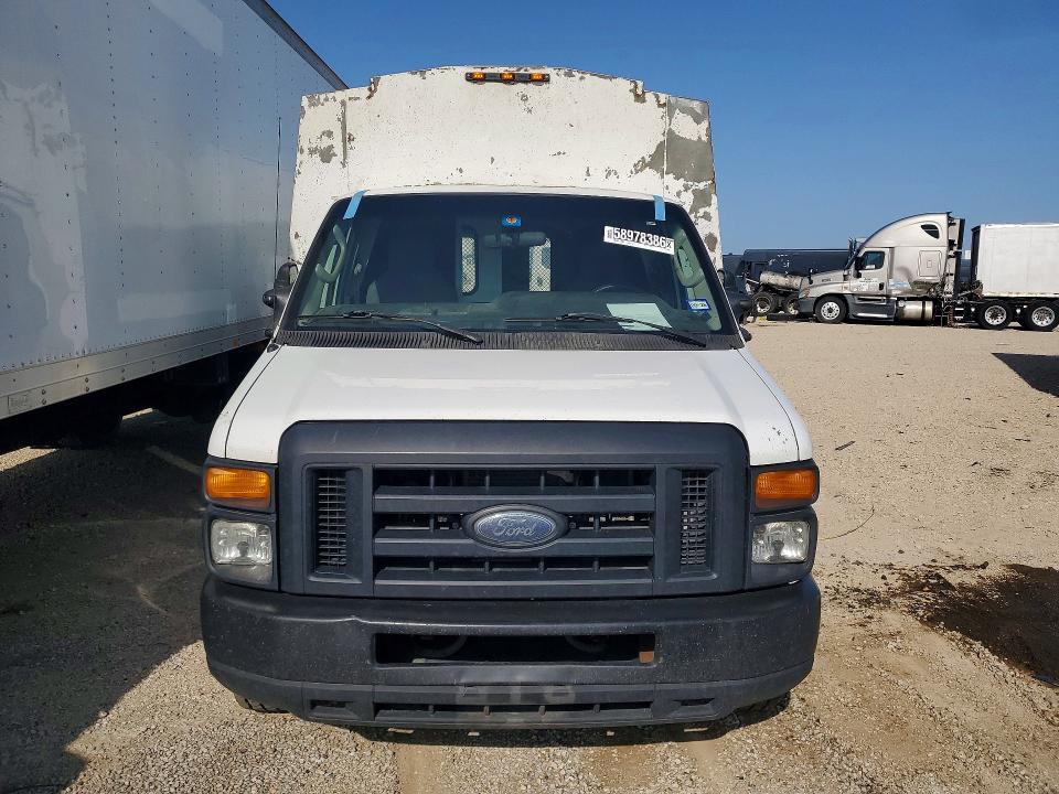 2010 Ford Econoline E450 Super Duty Cutaway Van
