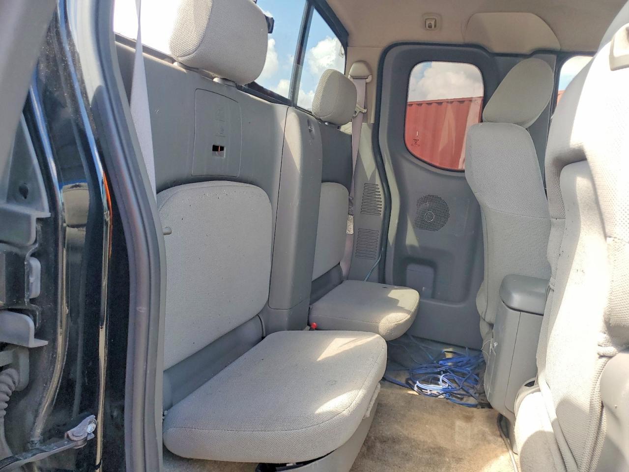 2005 Nissan Frontier XE