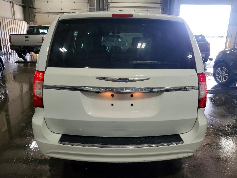 2016 Chrysler Town & Country Touring