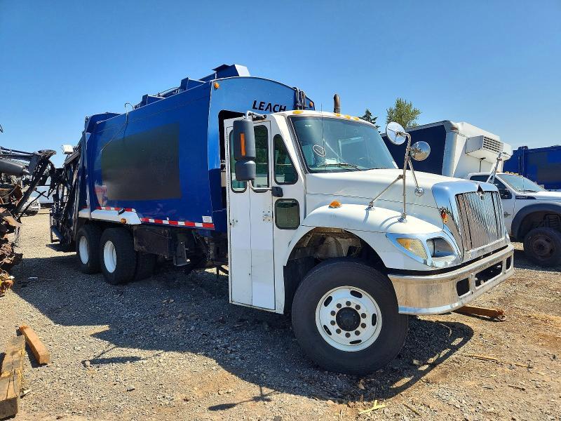 2005 International 7400 Refuse Truck
