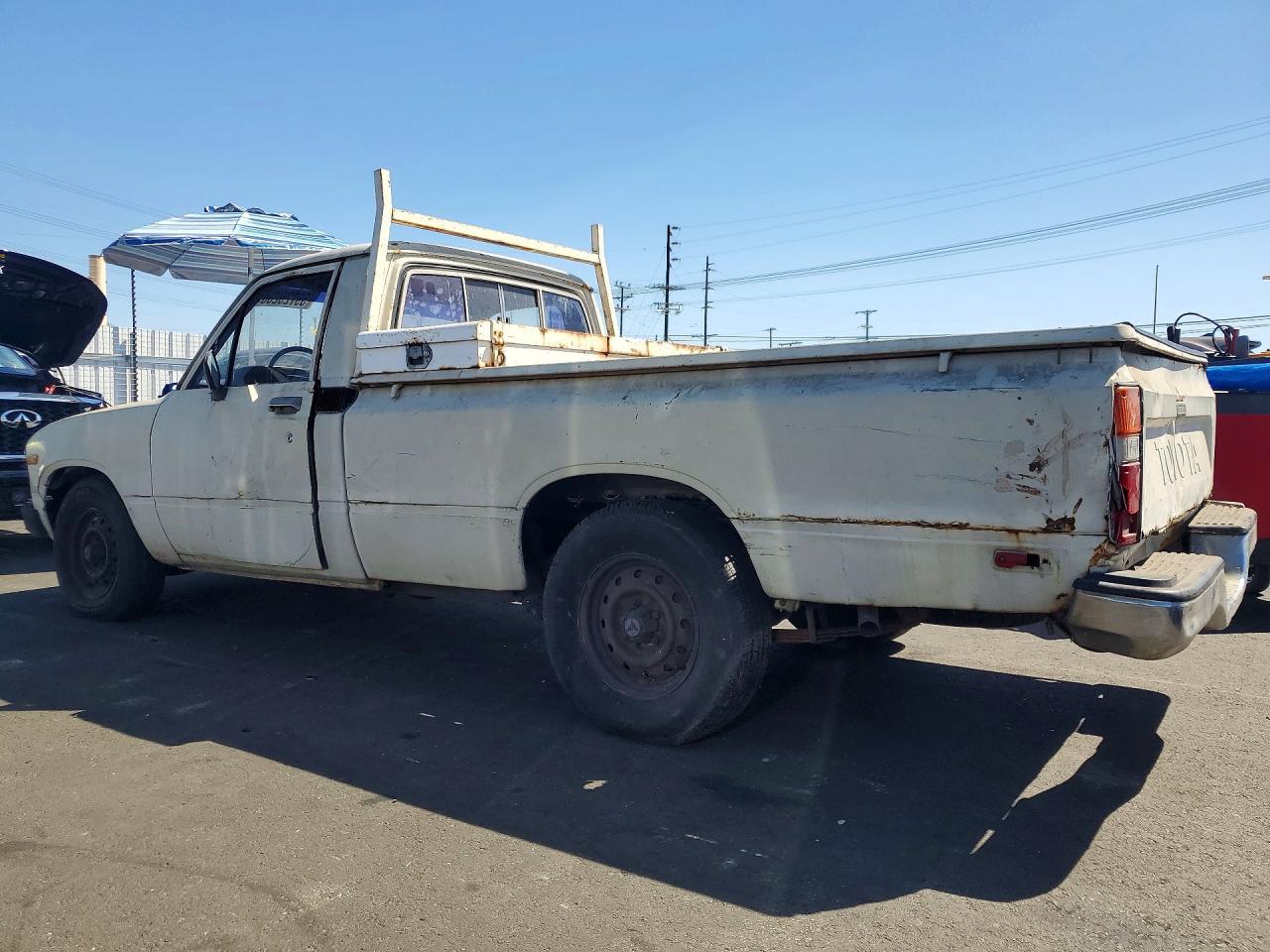 1982 Toyota Pickup / Cab Chassis 1/2 TON DLX
