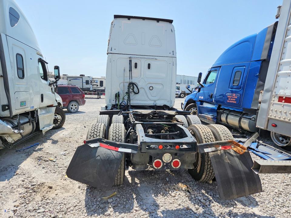 2021 Freightliner Cascadia 126 Semi Truck
