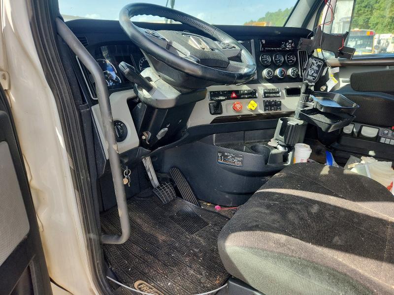 2021 Freightliner Cascadia 126 Semi Truck
