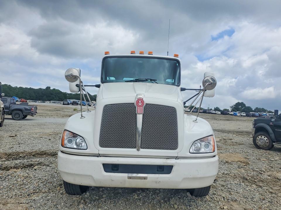 2015 Kenworth T370 Semi Truck