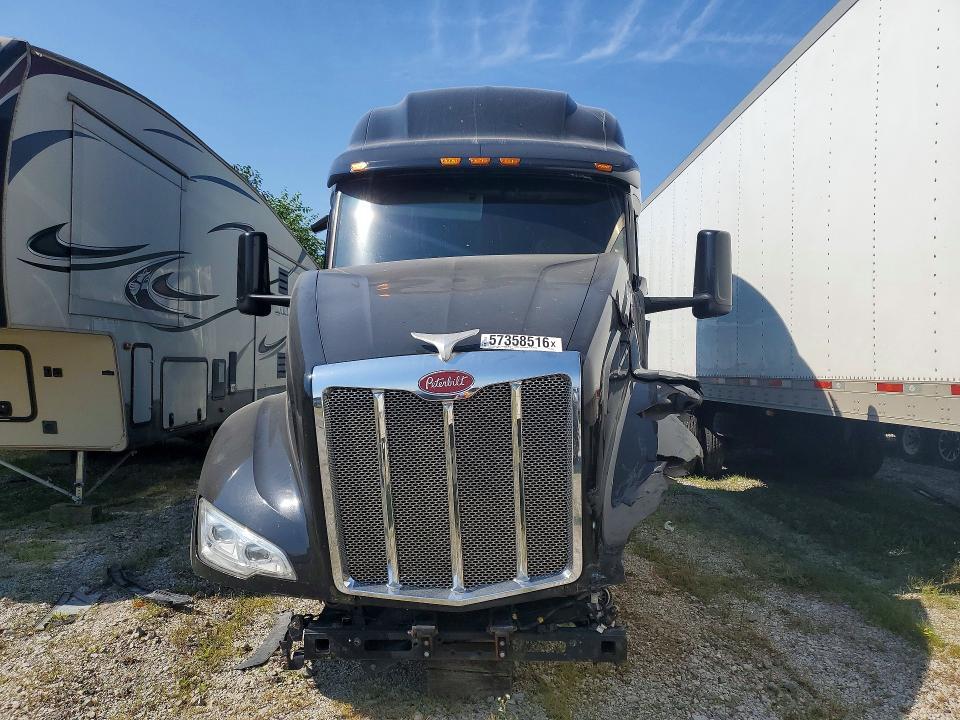 2022 Peterbilt 579 Semi Truck