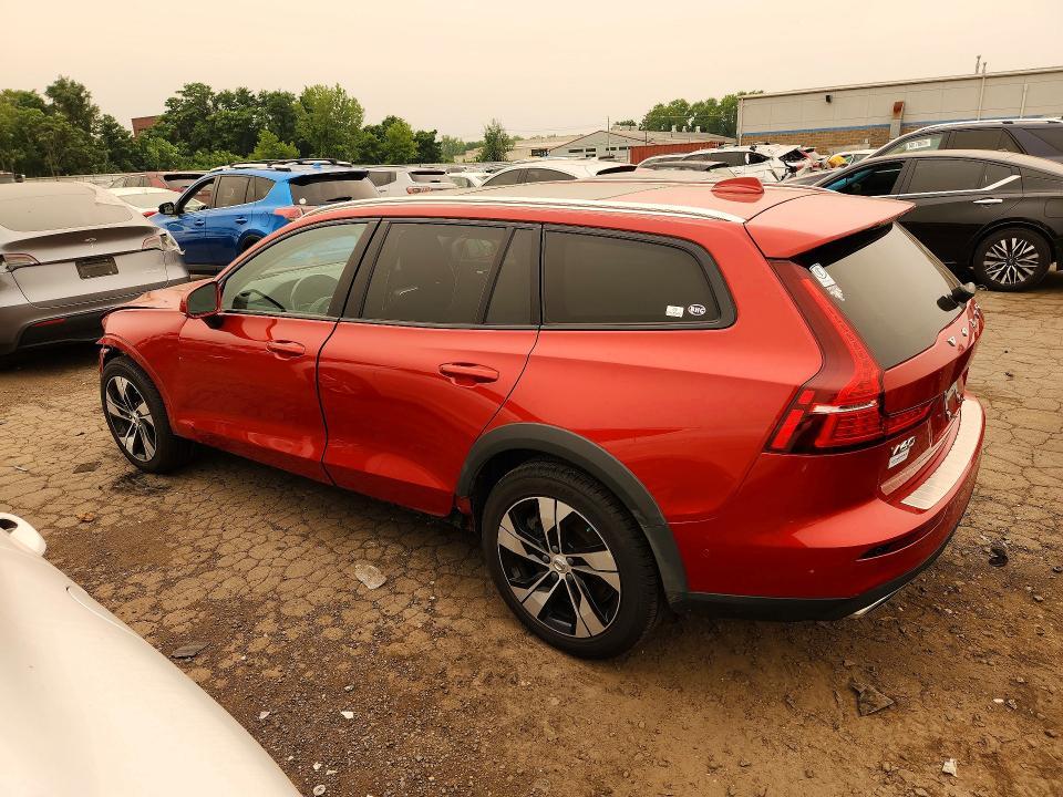 2020 Volvo V60 Cross Country T5 Momentum