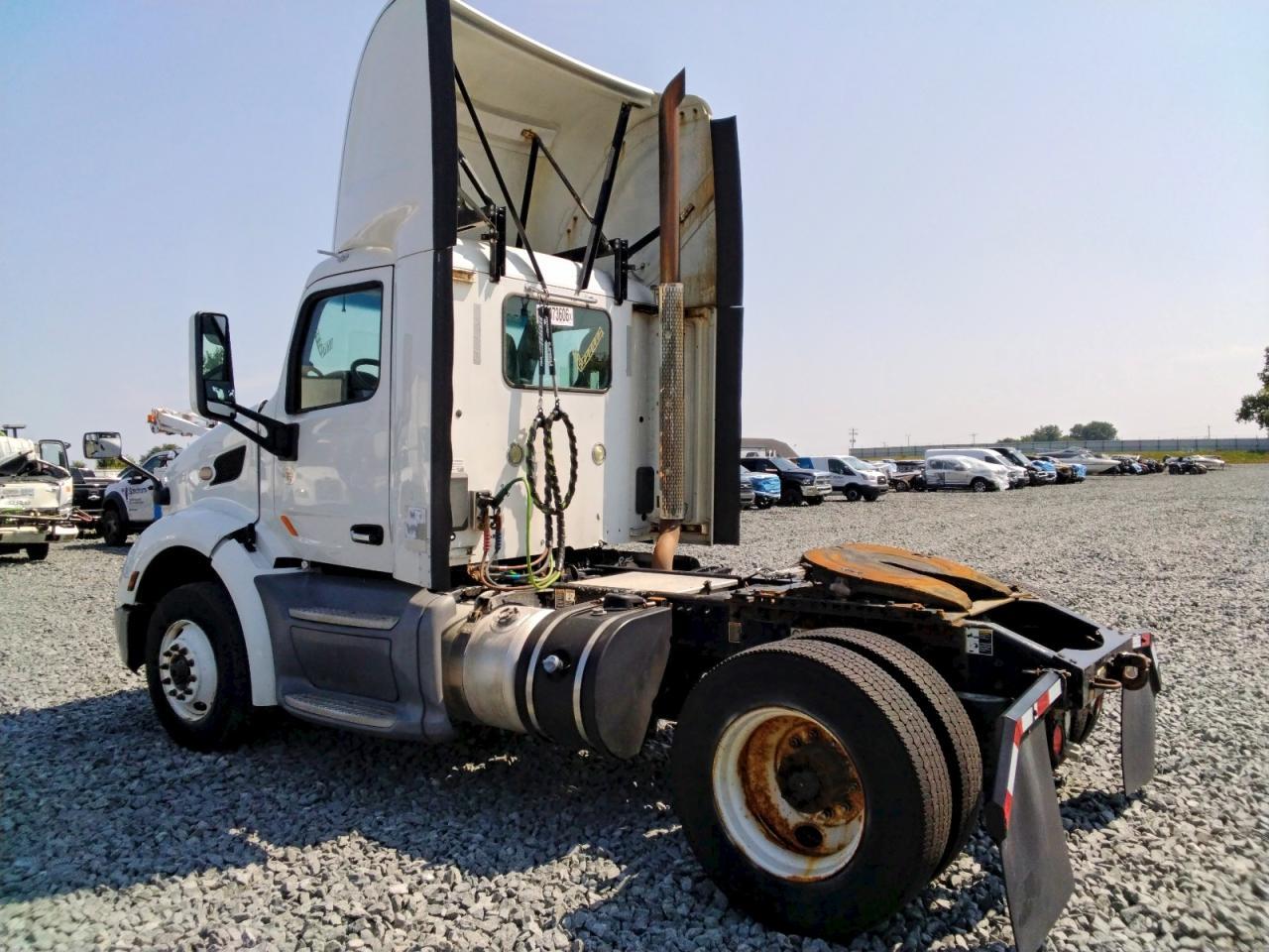 2016 Peterbilt 579 Semi Truck