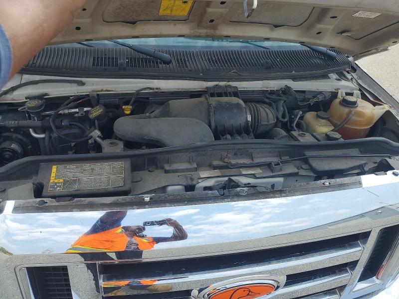 2009 Ford Econoline E450 Super Duty Cutaway Van