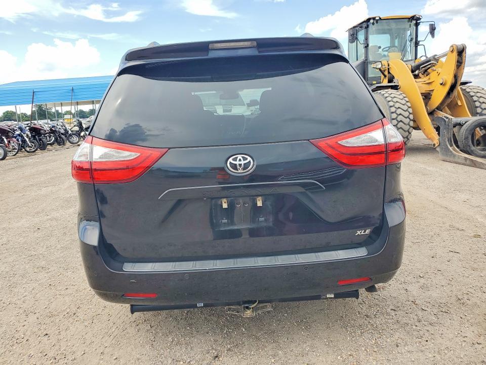 2015 Toyota Sienna xle 8-passenger