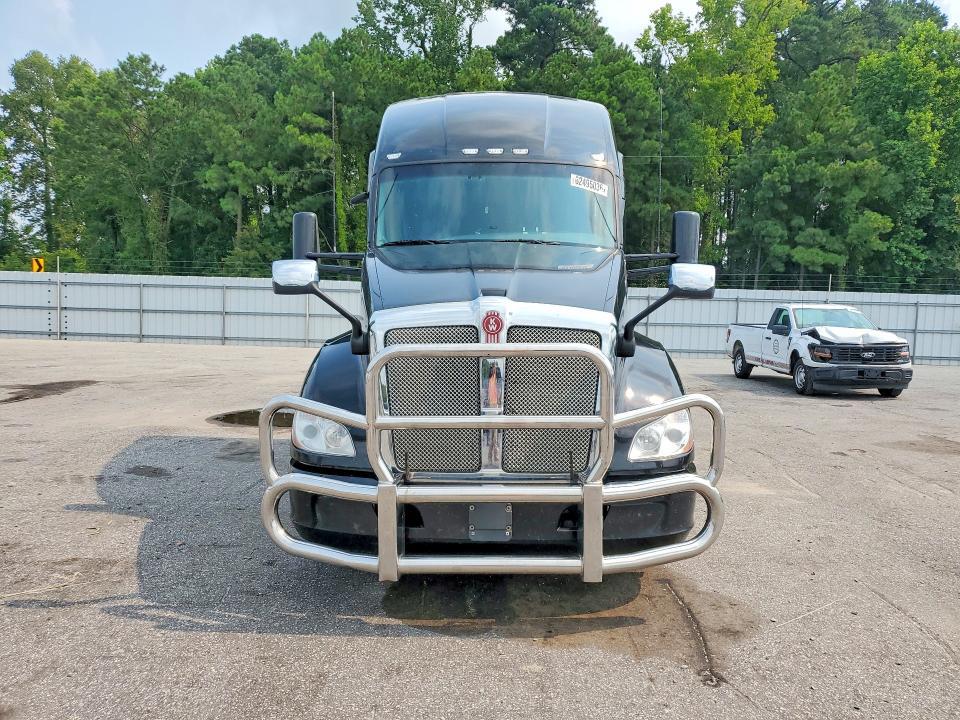2019 Kenworth T680 Semi Truck