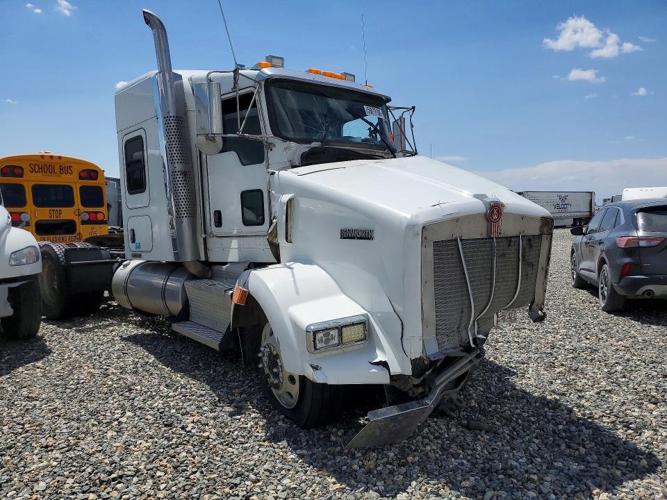 2015 Kenworth T800 Semi Truck
