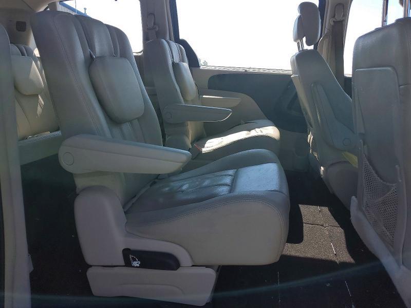 2016 Chrysler Town & Country Touring l