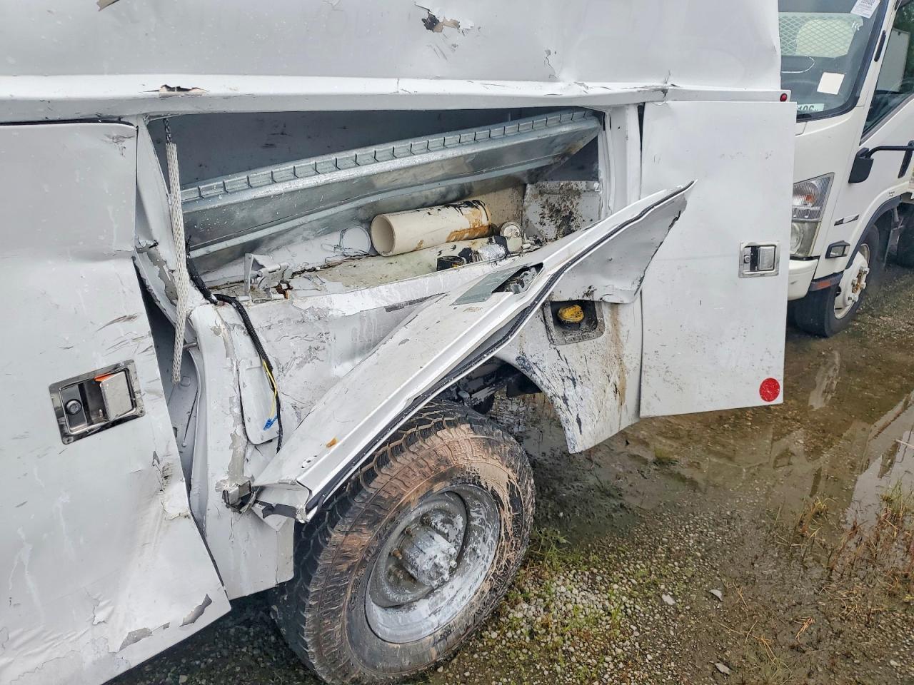 2015 Ford Econoline E350 Super Duty Cutaway Van