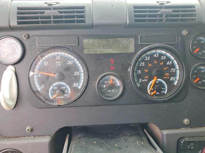 2014 Freightliner Cascadia Semi Truck