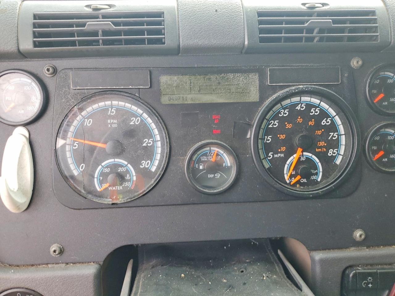 2014 Freightliner Cascadia Semi Truck