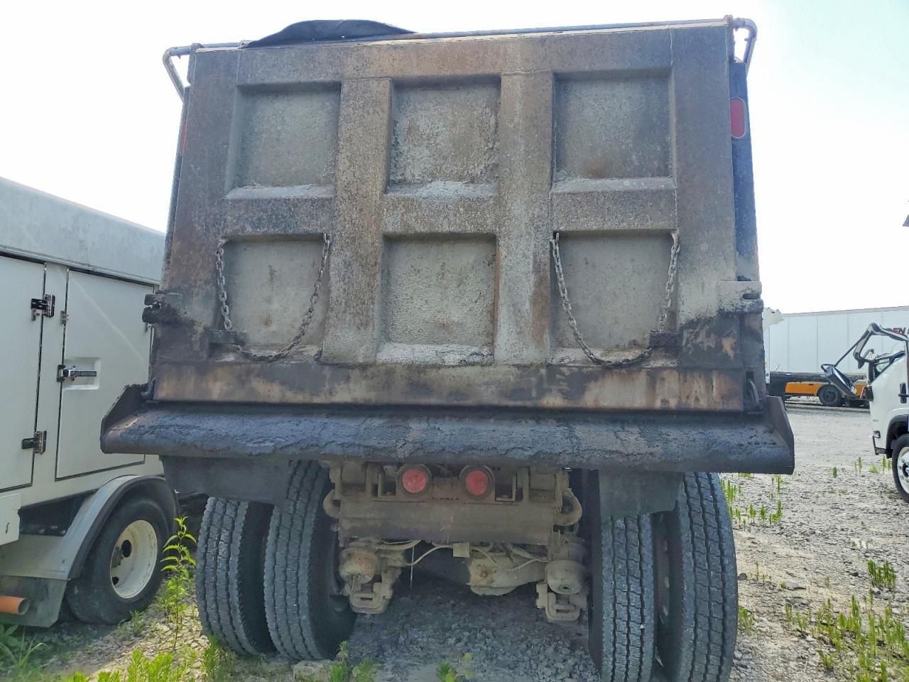 2004 Mack 700 CV700