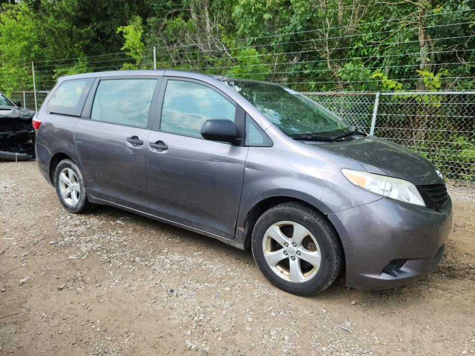 2017 Toyota Sienna l 7-passenger