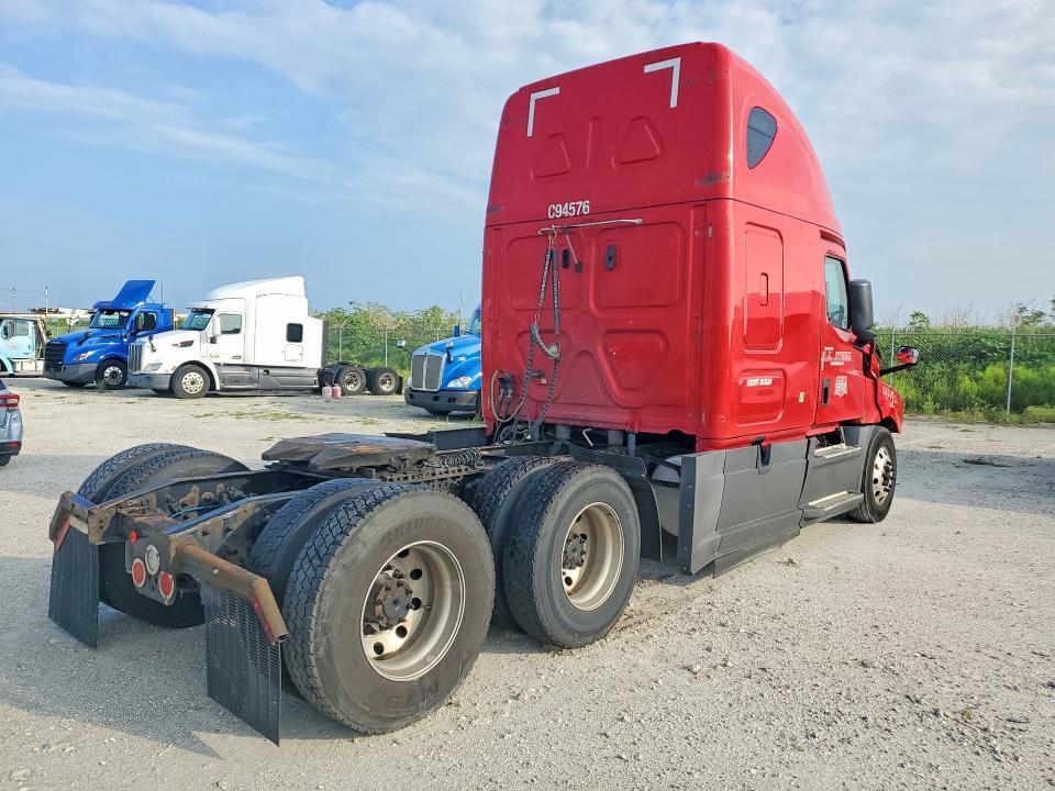 2019 Freightliner Cascadia 126 Semi Truck