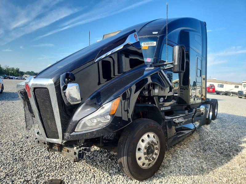2025 Kenworth T680 Semi Truck