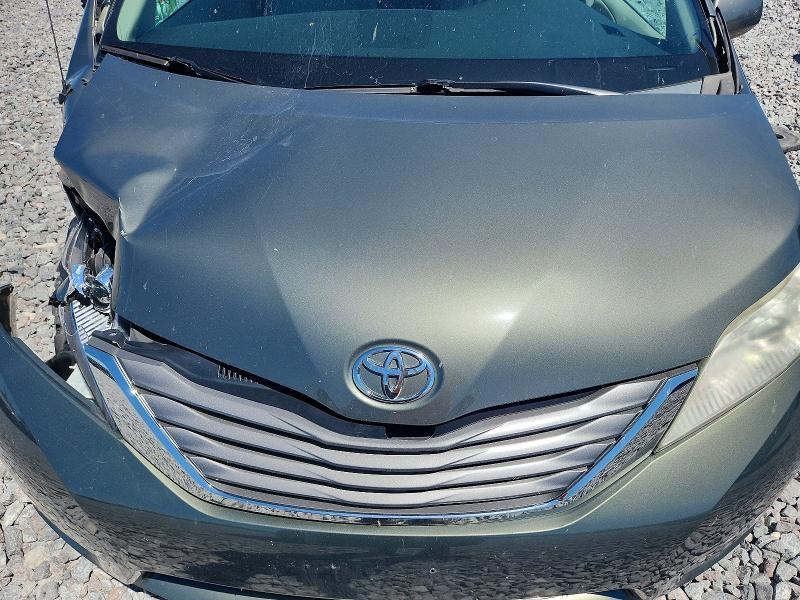 2012 Toyota Sienna xle 8-passenger