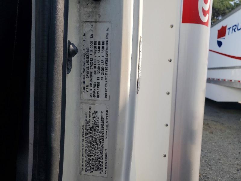 2013 Hino 338 BOX Truck