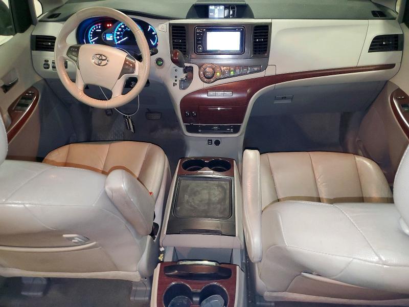 2013 Toyota Sienna xle 7-passenger