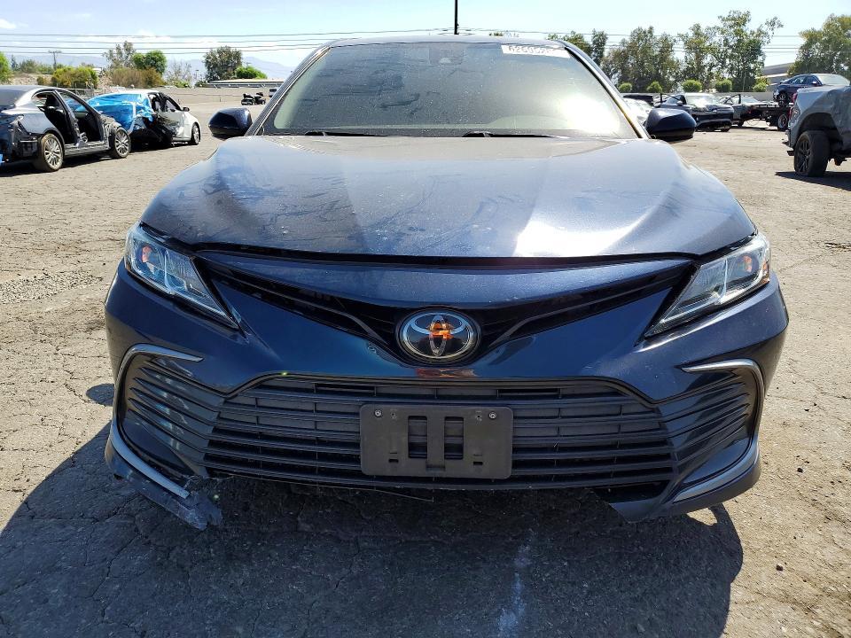 2021 Toyota Camry le