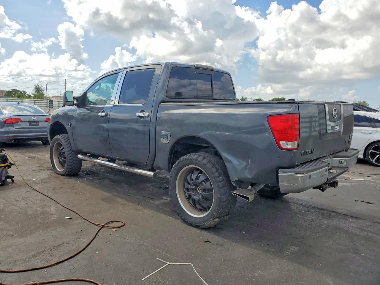 2004 Nissan Titan XE