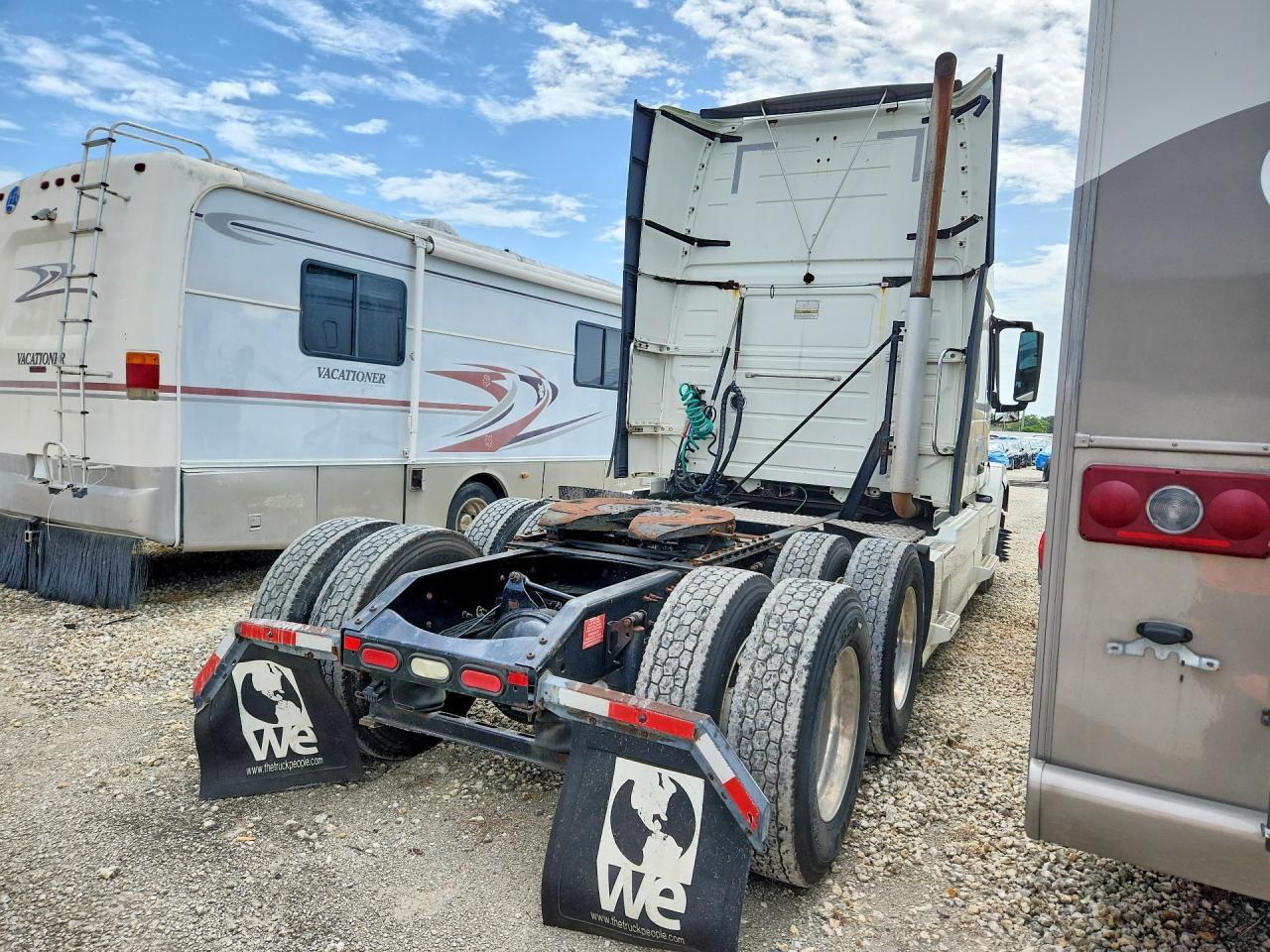 2016 Volvo VNL Semi Truck