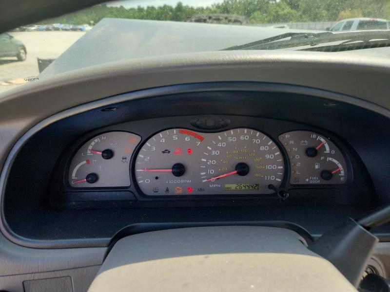 2004 Toyota Sequoia SR5