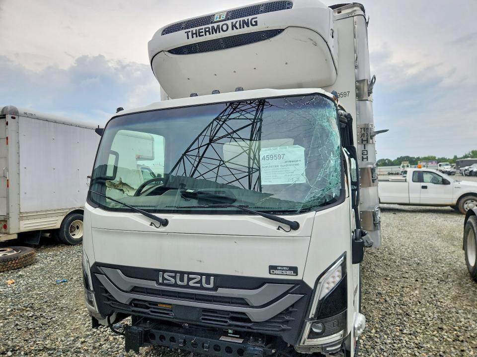 2025 Isuzu NRR Refrigerated BOX Truck
