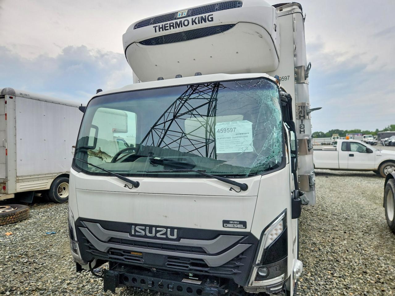2025 Isuzu NRR Refrigerated BOX Truck