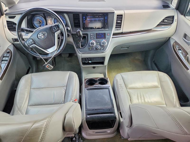 2016 Toyota Sienna xle 8-passenger