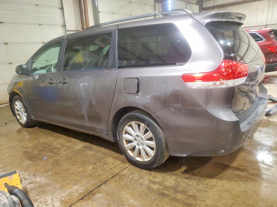 2013 Toyota Sienna le