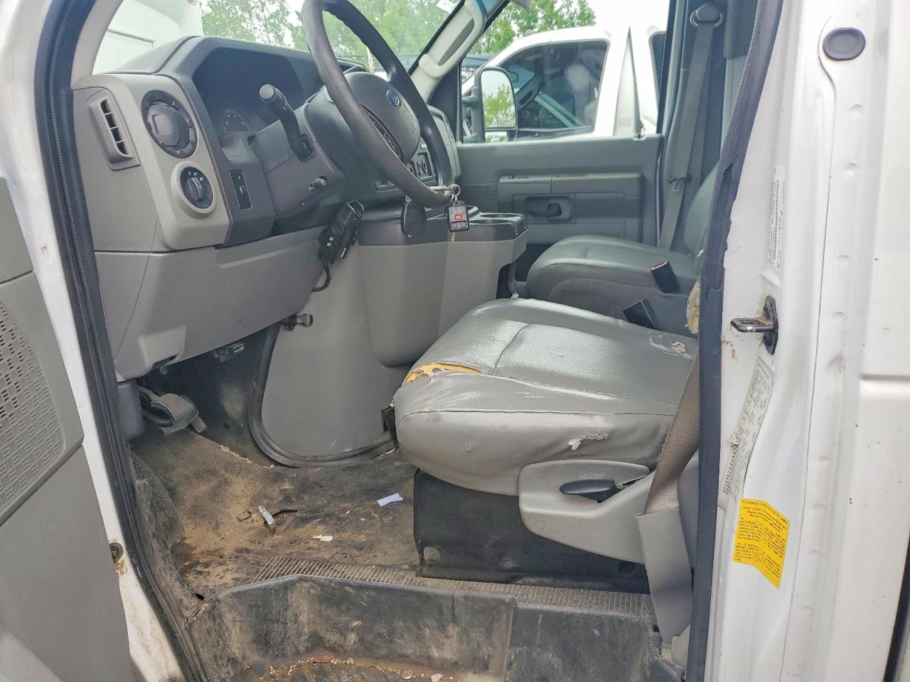 2015 Ford Econoline E350 Super Duty Cutaway Van