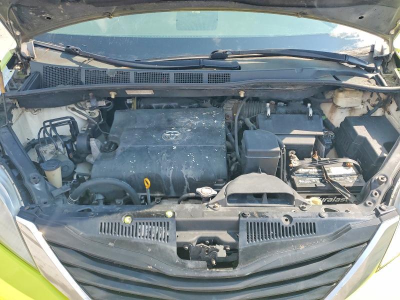 2012 Toyota Sienna le