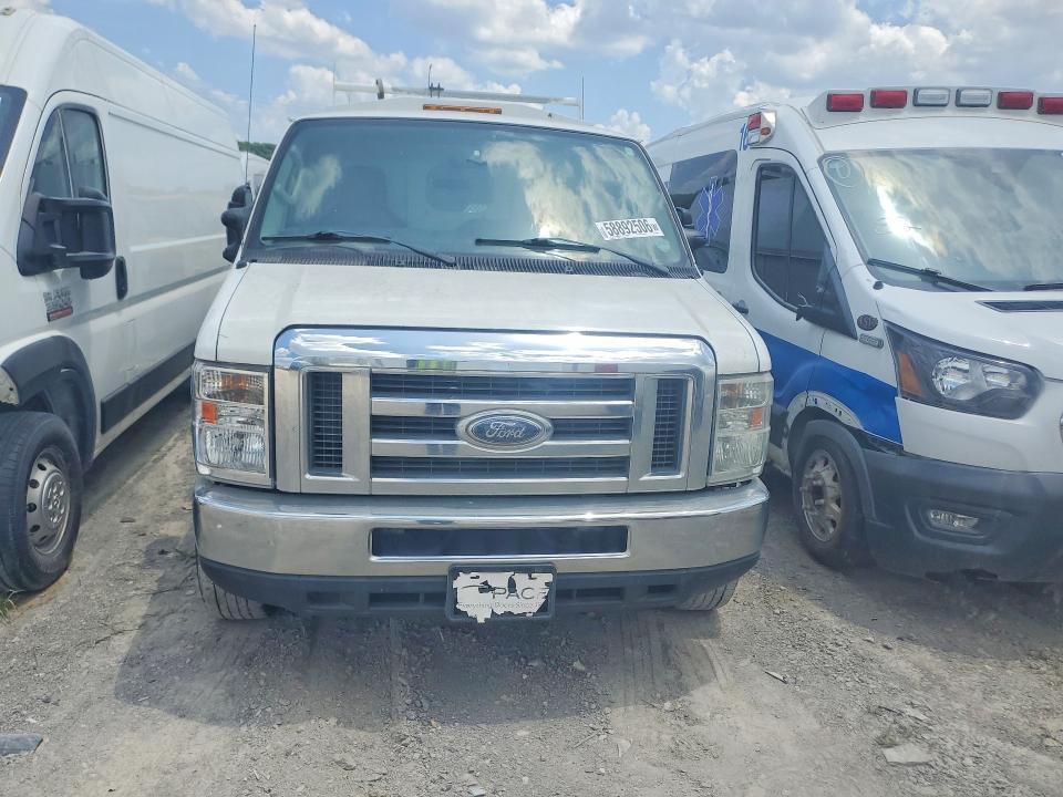 2013 Ford Econoline E350 Super Duty Cutaway Van